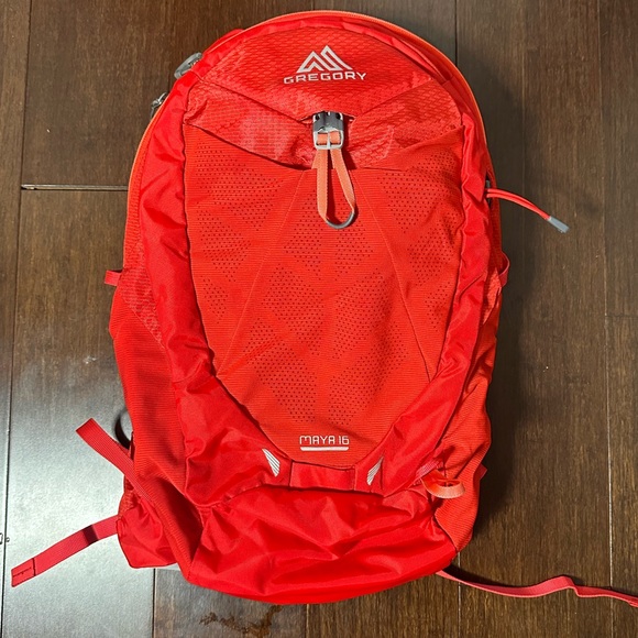 Gregory Maya 16 Backpack Red Women’s Hiking Daypack Hydration Ready - Picture 3 of 9